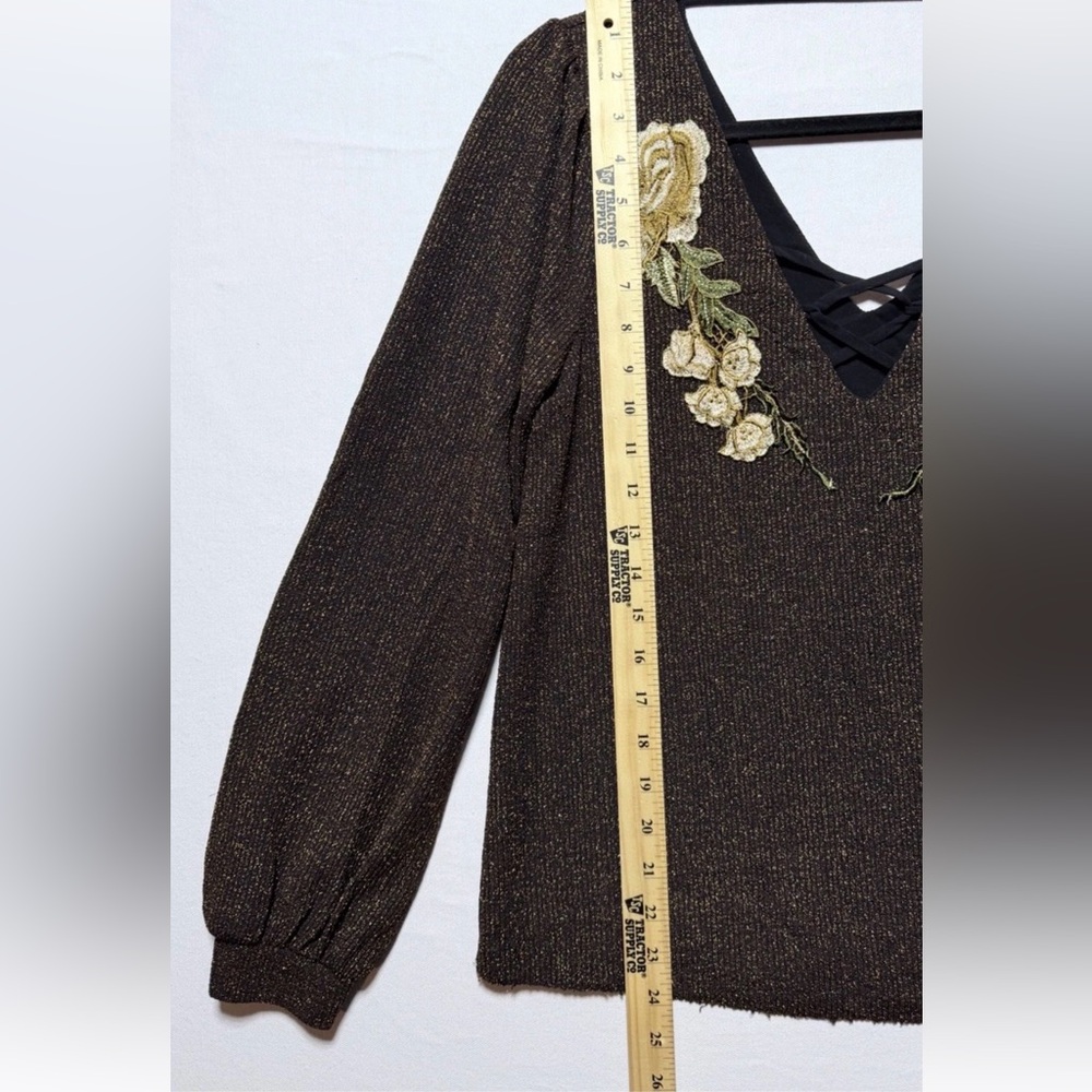 Gimmicks by BKE‎ Women's Top Sz S Brown Metallic Floral Western Criss Cross Back - Picture 8 of 10
